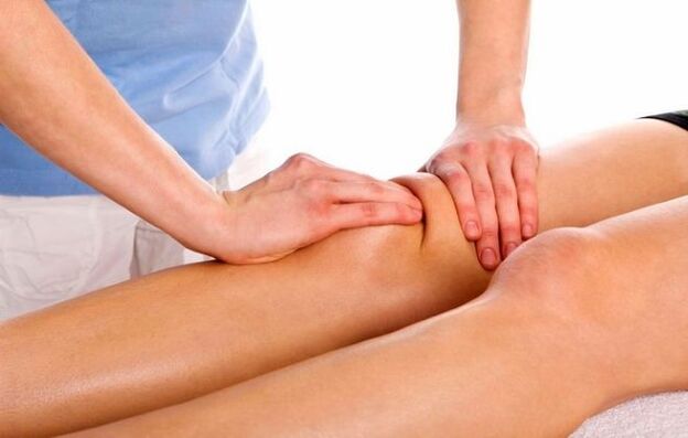 Massage of the knee joint will help to relieve the manifestations of gonarthrosis. 
